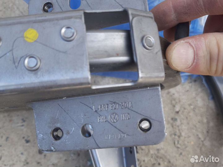 Петли крышки багажника Polo sedan