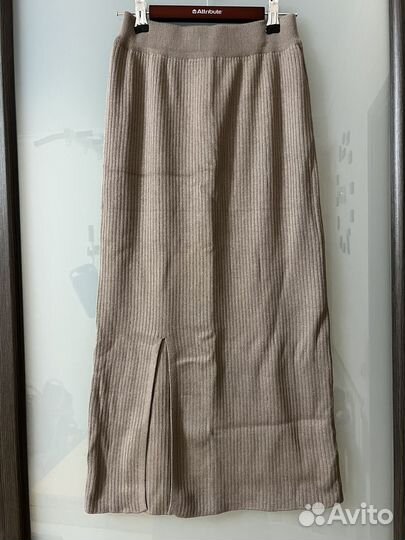 Костюм трикотажный с юбкой миди