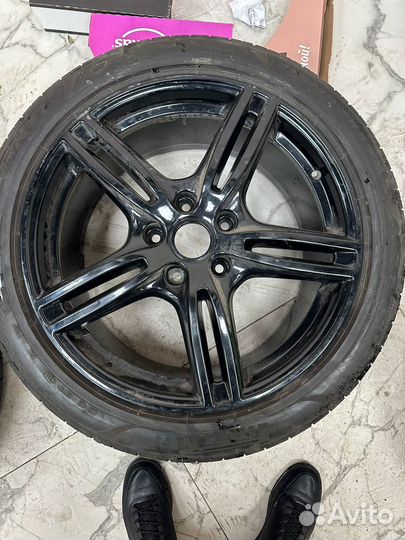 Шины и диски разноширокие Porsche Panamera r20