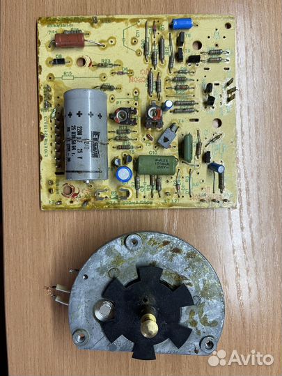 Двигатель и плата проигрывателя Вега