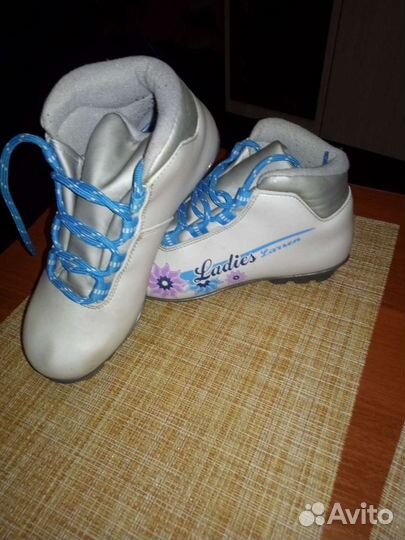 Лыжные ботинки