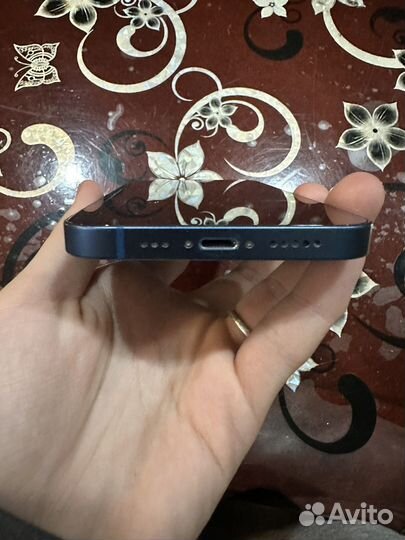 Телефон iPhone 13