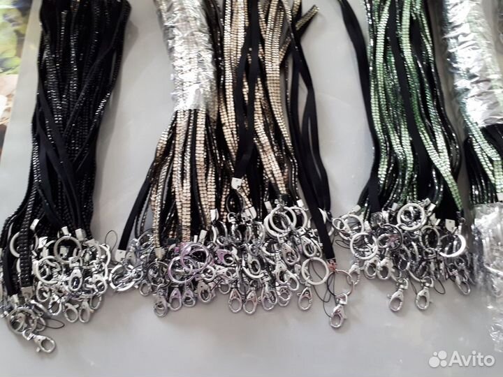 Шнурок для ключей,бейджиков, телефонов (много)