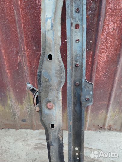 Балка под радиатор охлаждения Passat B3