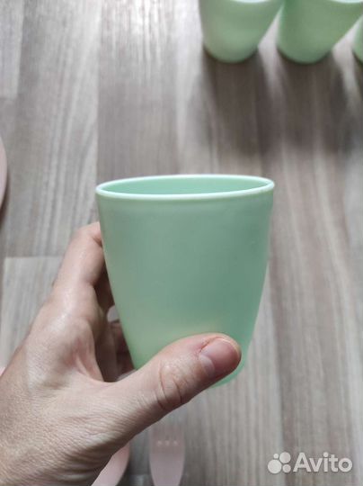 Набор посуды пластиковый в контейнере