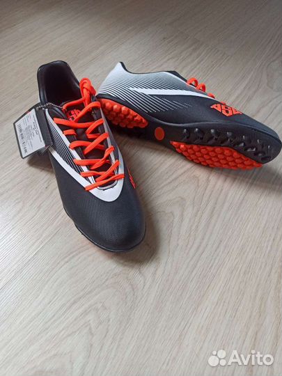 Футбольные бутсы