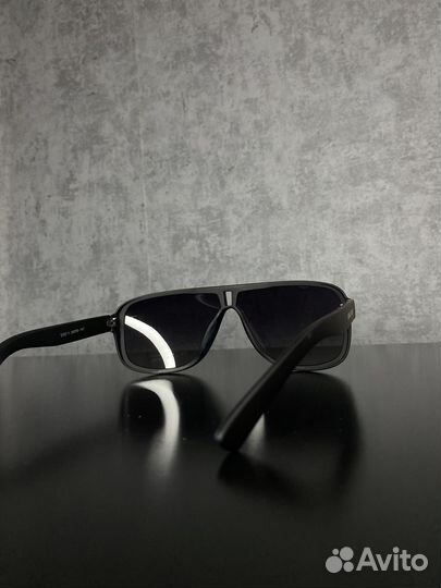 Солнцезащитные очки Hugo Boss новинка