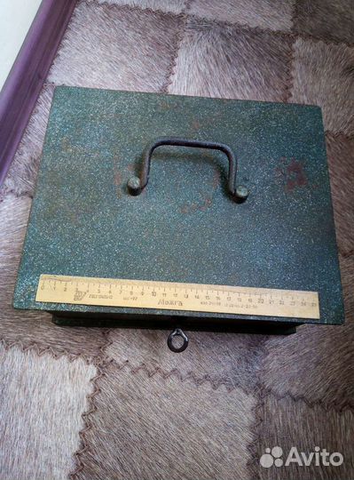 Сейф старинный