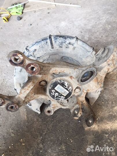 Кулак задний левый Hyundai / KIA