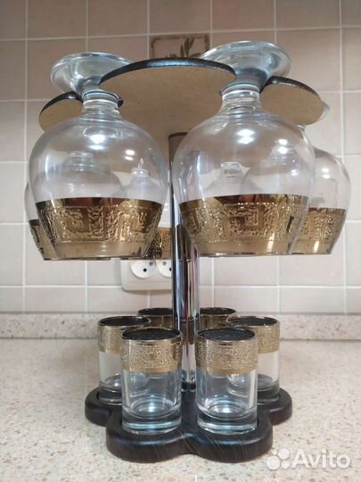 Набор бокалов и рюмок