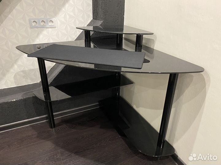 Стол компьютерный угловой стеклянный
