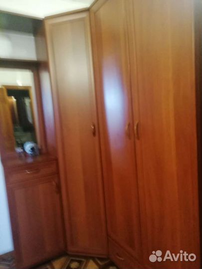 Угловой шкаф