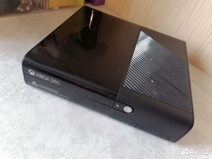 Xbox 360E+2джоя, 999игр Прошита