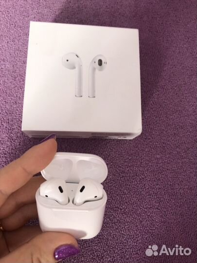 Наушники AirPods