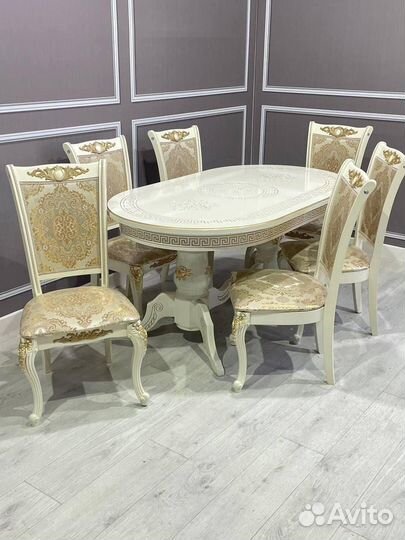 Кухонный стол и стулья новые