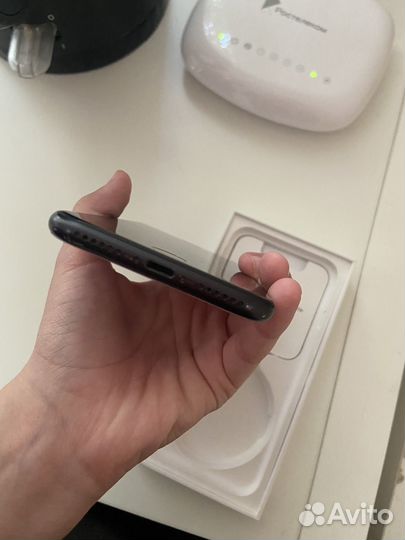 iPhone SE (2020), 64 ГБ