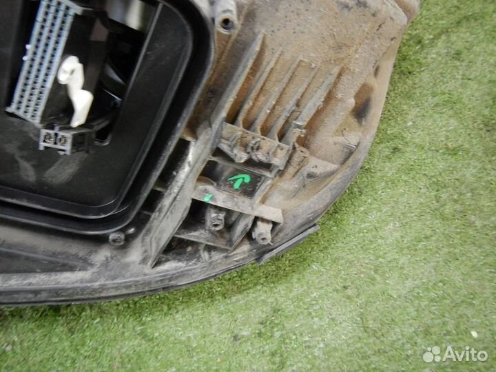 Фара правая Mercedes-Benz E-Class