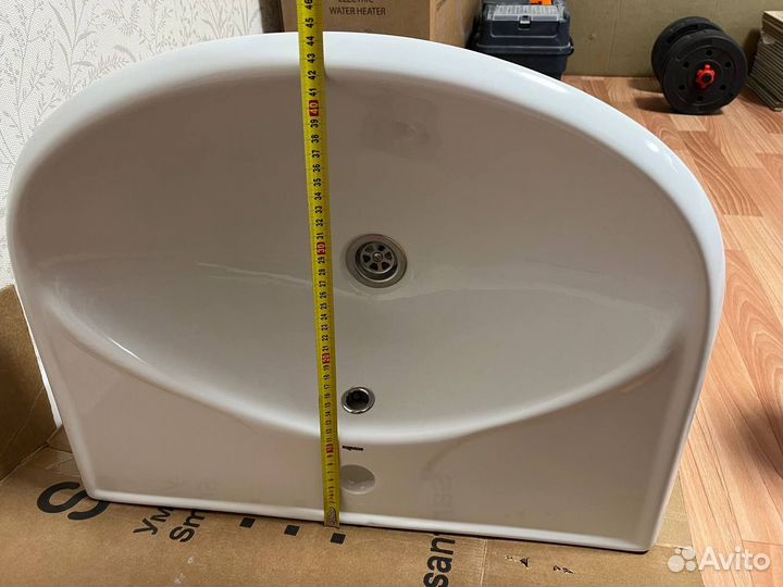 Раковина с сифоном с креплениями