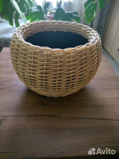 Кашпо из искусственного ротанга