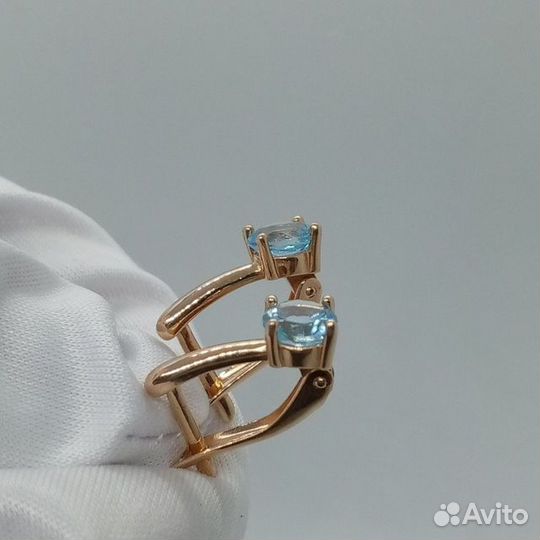 Золотые серьги с камнем