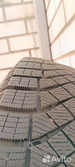 Pirelli Ice Zero FR 215/65 R16 102T