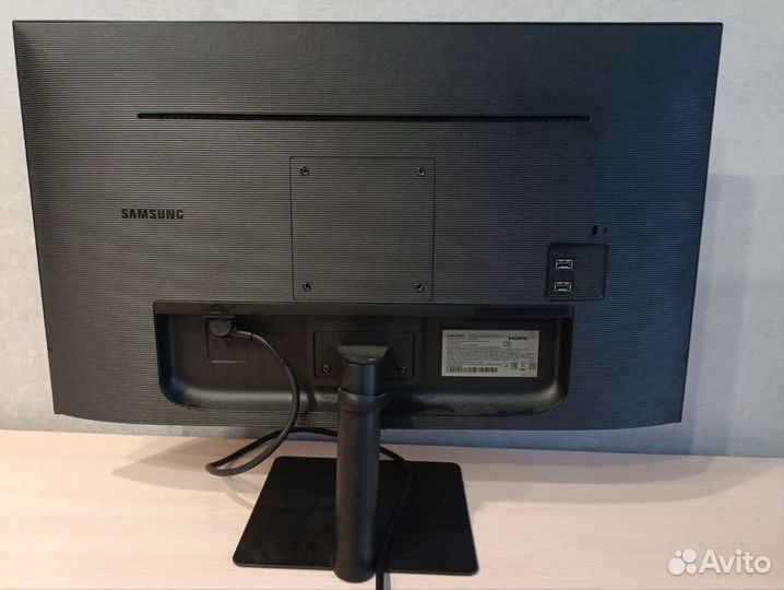 Смарт-монитор Samsung Smart M5 S27BM500EI