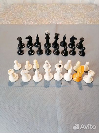 Шахматные фигуры. пластиковые. Бу