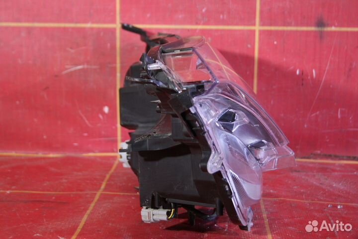 Фара левая Toyota RAV4