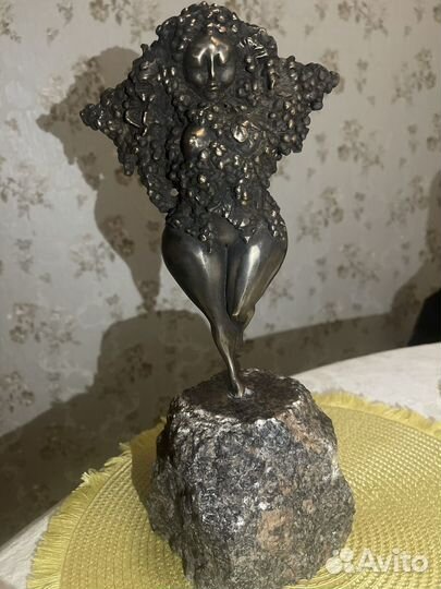 Статуэтка бронза