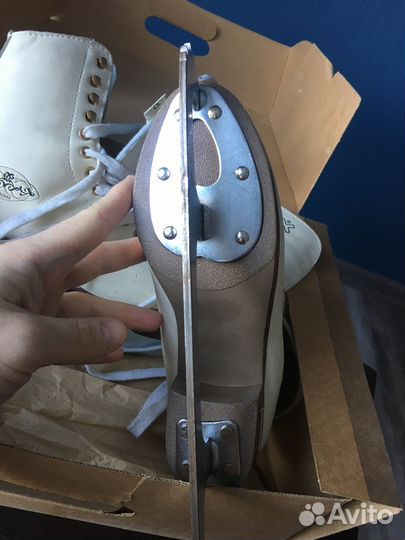 Коньки для фигурного катания женские