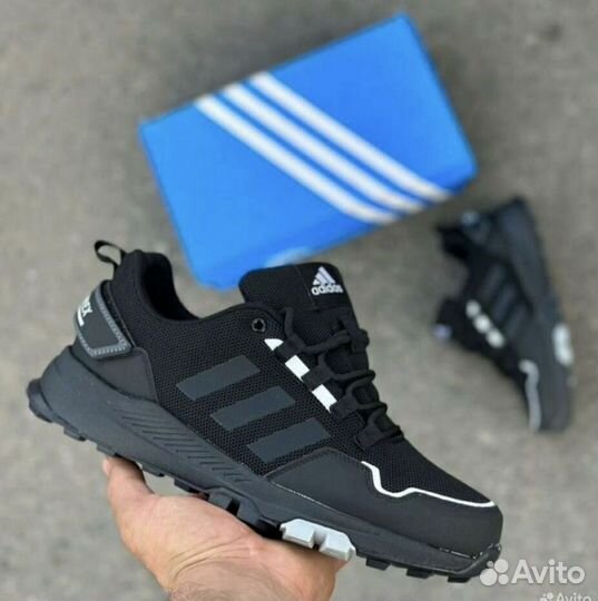 Кроссовки adidas 44