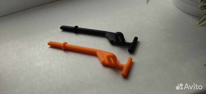 Тяга активатора лючка бензобака Toyota Avensis