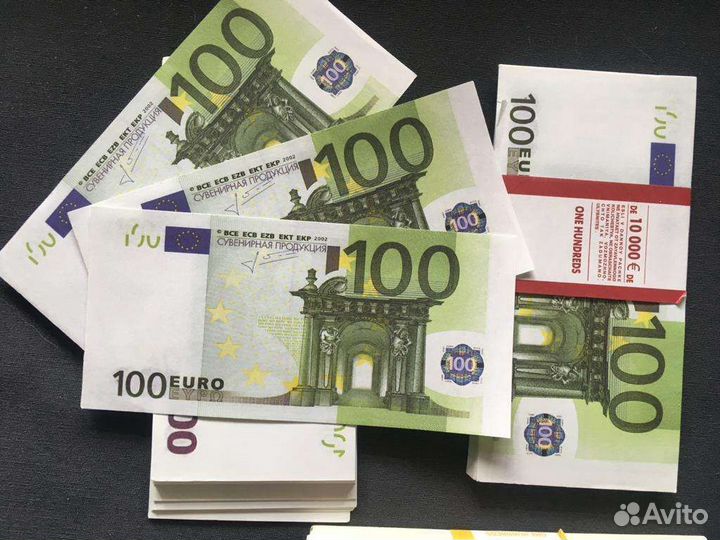 Забавные пачки 100евро и 100 долларов