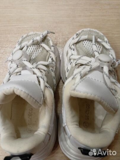 Кроссовки детские 24 размер