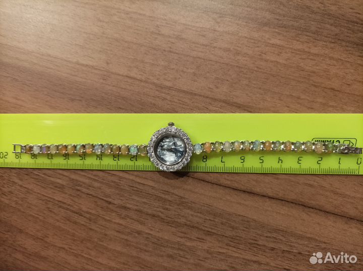 Часы с эфиопскими опалами