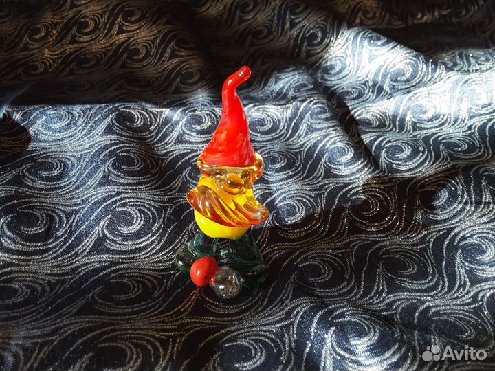 Коллекционные фигурки из цветного стекла