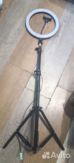 Кольцевая светодиодная лампа