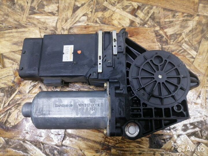 Моторчик стеклоподъемника передний правый Skoda