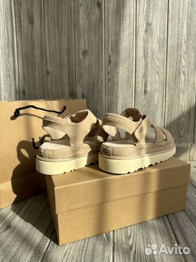 Сандалии UGG