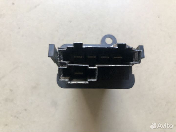 Реостат отопителя Volkswagen Vento