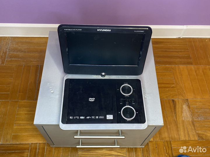 Портативный DVD-плеер Hyundai H-lcdvd908t