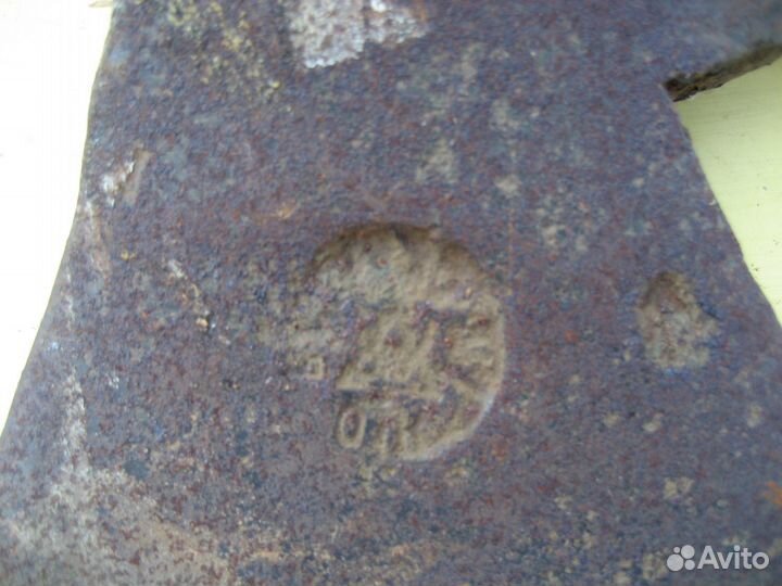 Советский топор с топорищем