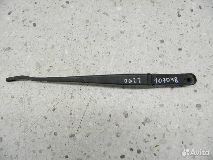 Поводок стеклоочистителя передний левый Mitsubishi