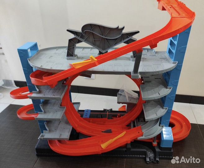 Hot wheels трек гараж акула