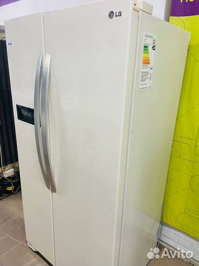 Холодильник LG Side by Side No Frost бежевый