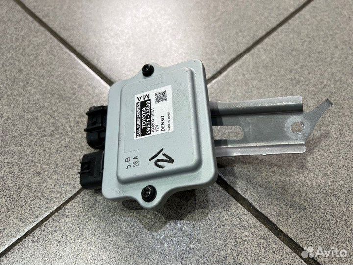 Блок электронный Toyota Camry axvh70-1030006