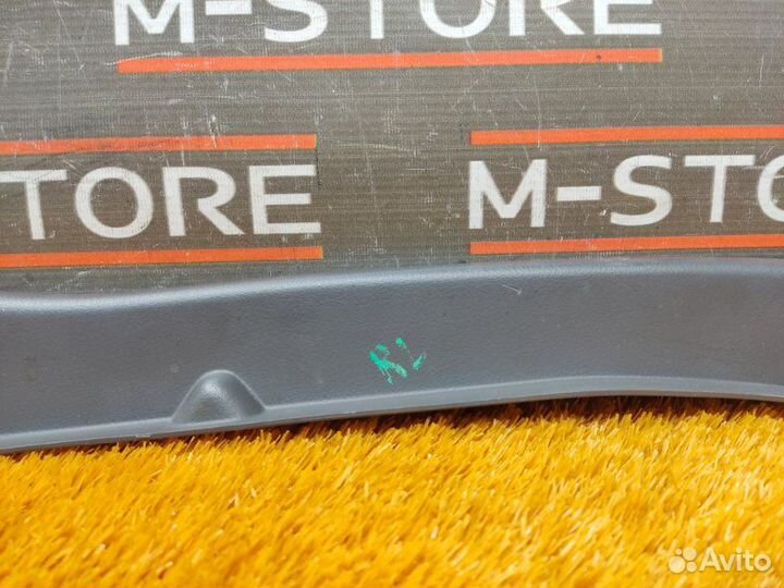 Накладка на порог салона задняя левая Subaru