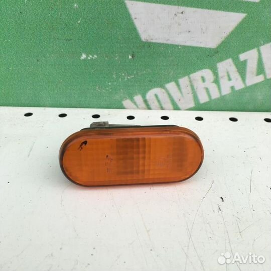 Повторитель на крыло желтый Фольксваген Пассат Б4