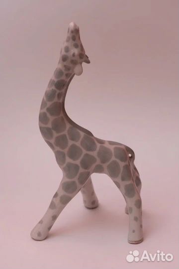 Фарфоровая статуэтка Жираф
