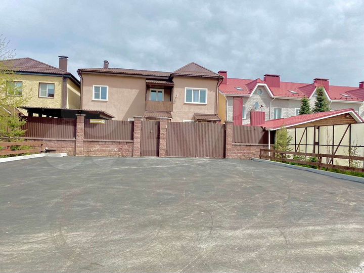 Дом 400 м² на участке 14 сот.